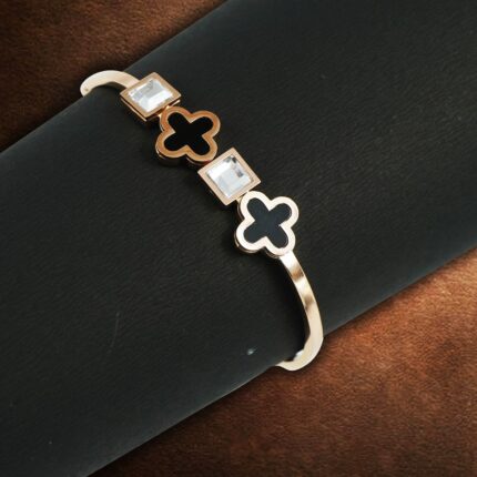 Black Clover Crystal Kada